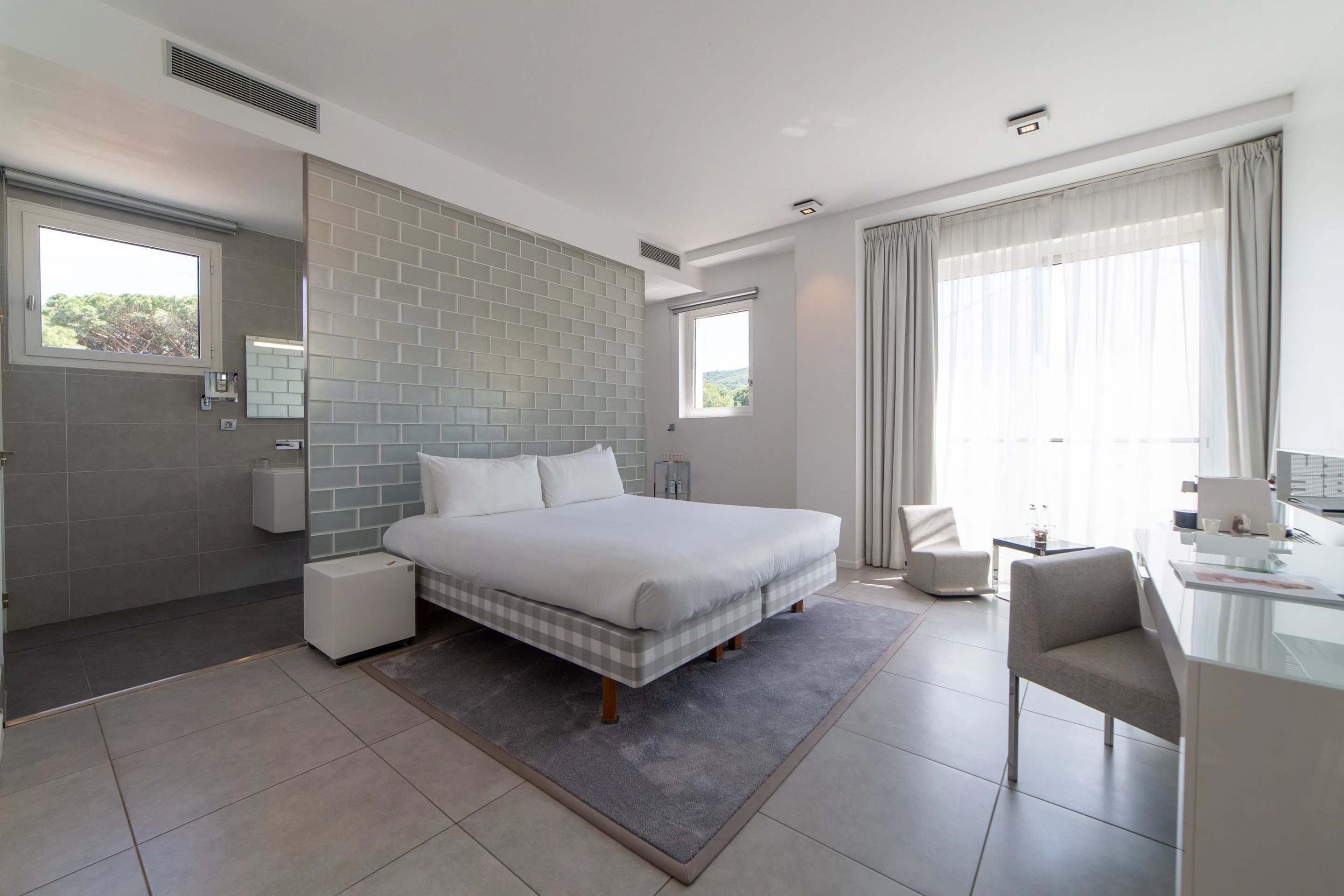 Kube Saint-Tropez - Deluxe WHITE Room