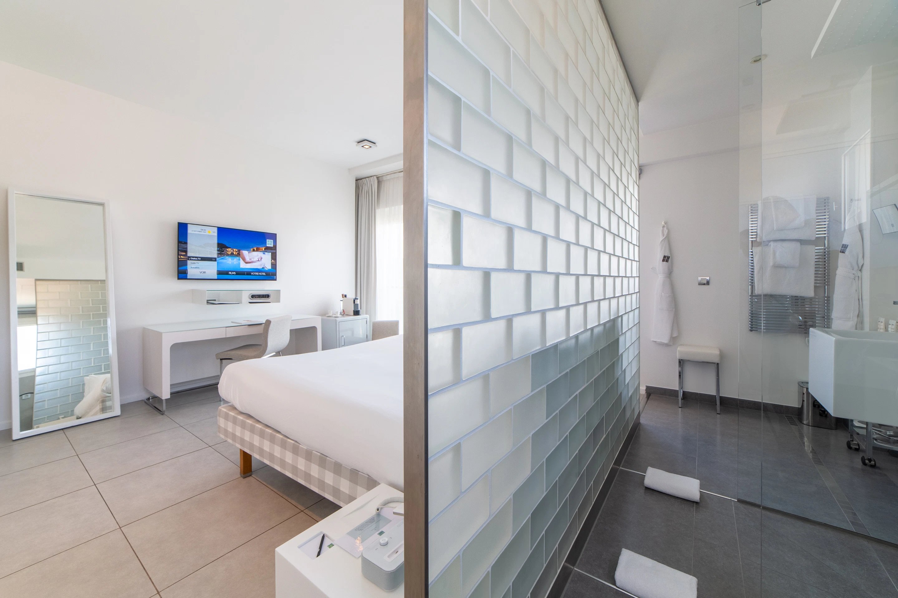 Kube Saint-Tropez - Deluxe WHITE Sea Room - Bathroom